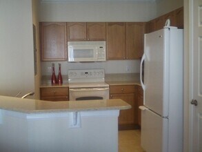 Building Photo - READY TO MOVE IN 2 BEDROOM 2 BATH CONDO IN WINDERMERE