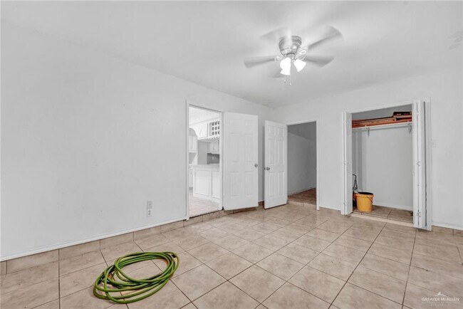 Building Photo - 16 Denise Cir