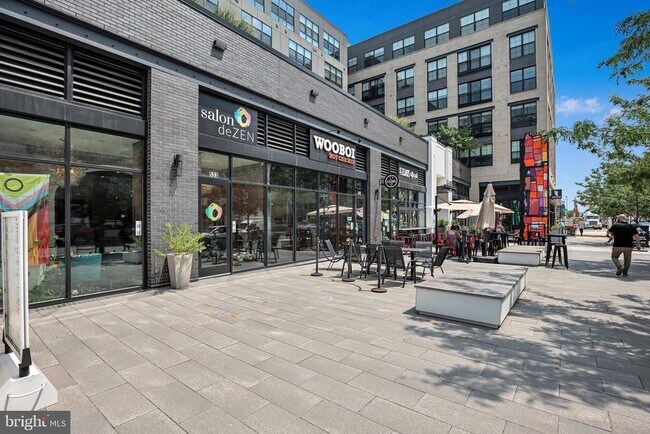 Building Photo - 705 Lyles Ln