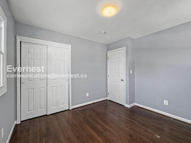 Building Photo - 8010 Carmel Dr