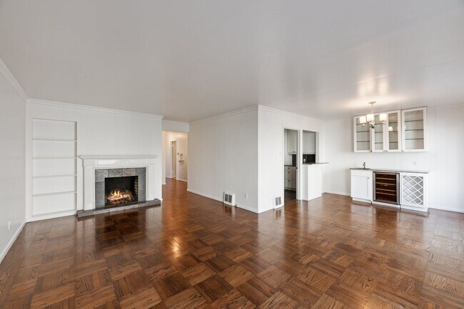 Building Photo - Stunning, Pet Friendly Edwardian 2BR Remod...