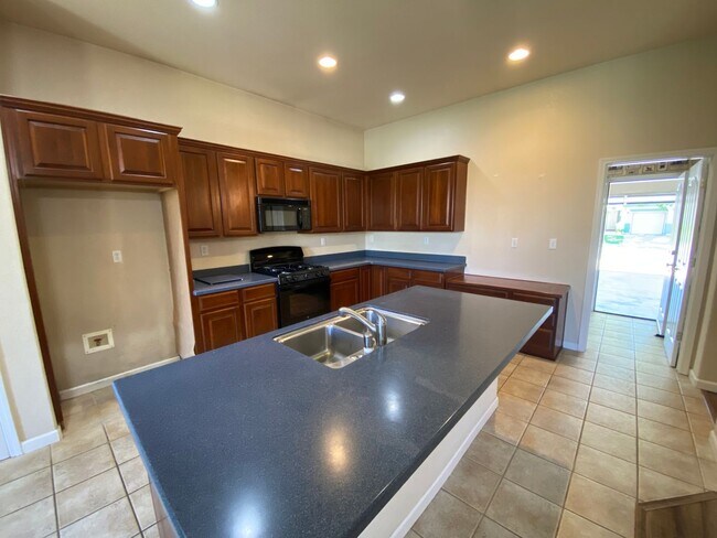 Building Photo - Beautiful 55+ Home in Heritage Lakeside