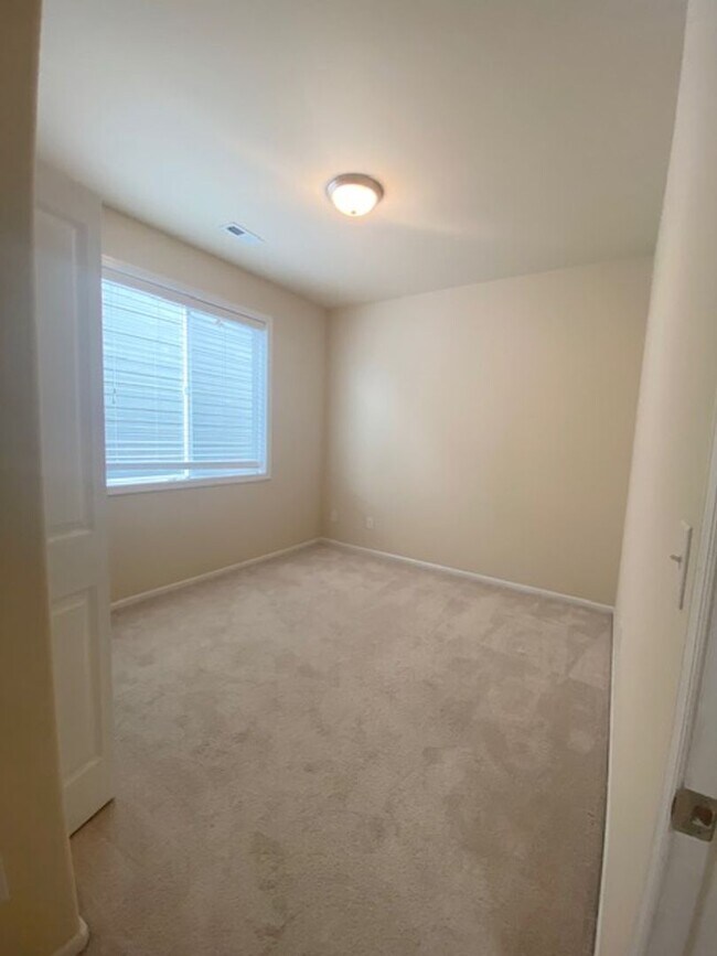 Building Photo - Beautifully Renovated 4 bedroom Home with attached 4 car garage!