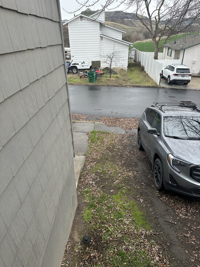 Building Photo - 524 Silcott Ct