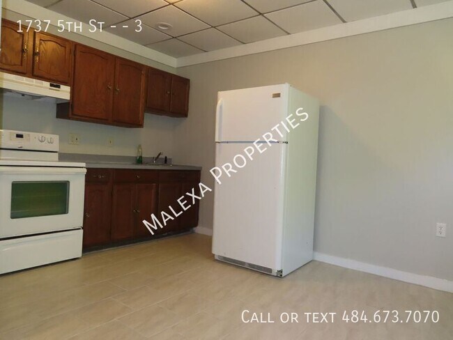 Building Photo - 1737 5th St