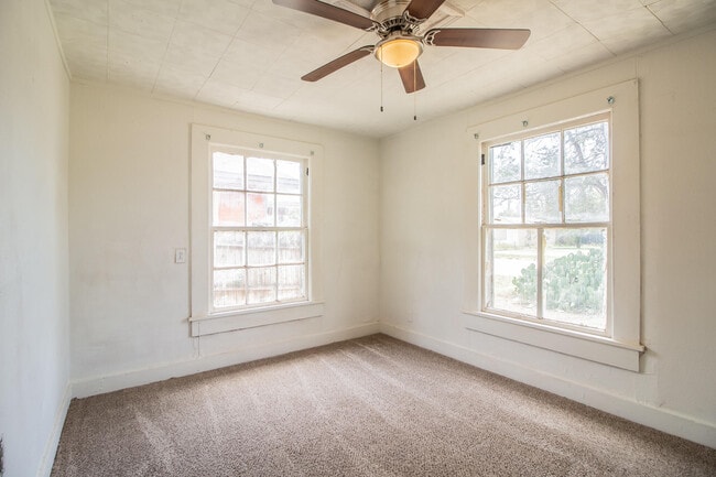 Building Photo - 305 E Lubbock St