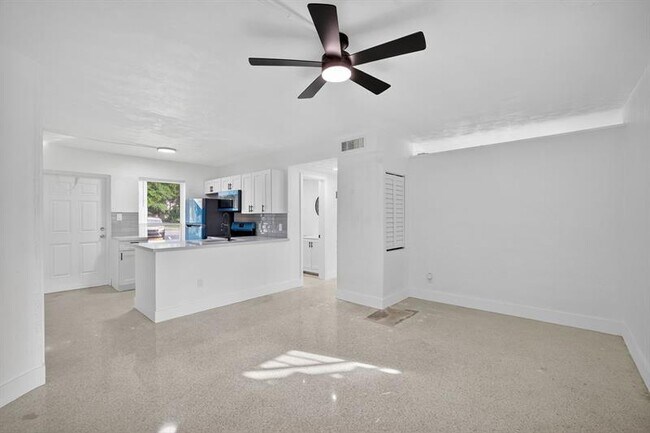 Building Photo - 1821 Middle River Dr