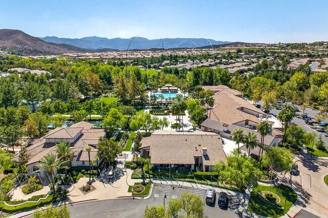 Building Photo - 55+ Age Community – Charming 2 Bed / 2 Bat...