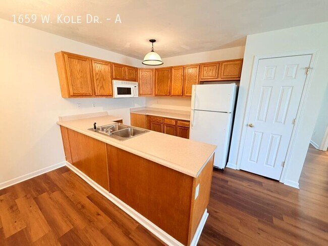 Building Photo - 1659 W Kole Dr