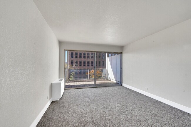 Building Photo - $1,950, 2-bed, 1-bath located in Denver wi...