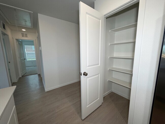 Building Photo - 401 Meadows Ln