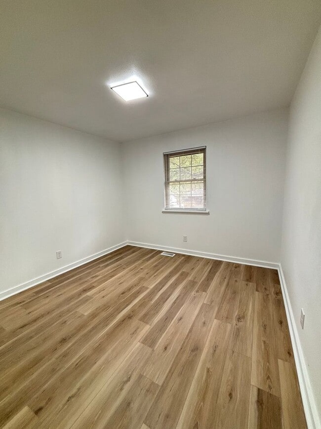 Building Photo - For Rent – Spacious 4-Bedroom Home in Nort...