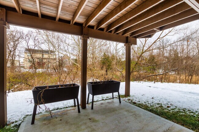 Building Photo - 430 Rockcrest Way