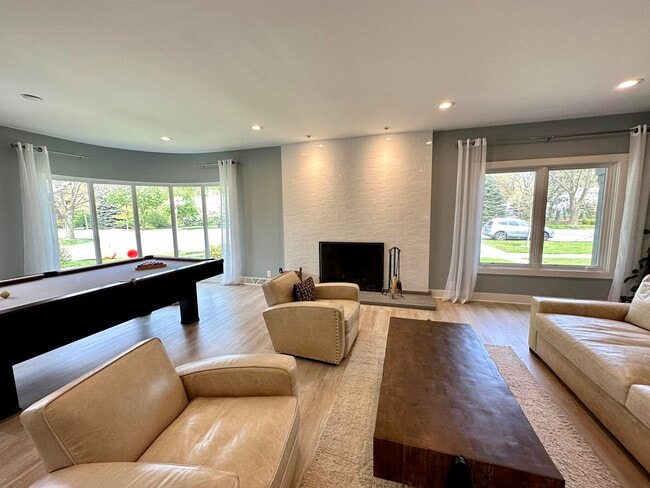 Building Photo - 4515 N Lake Dr