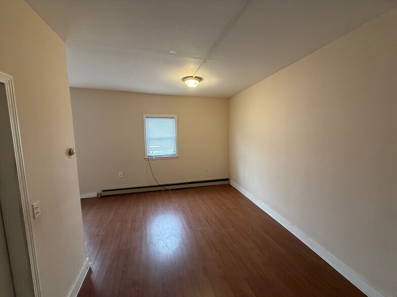 Building Photo - 254 Grafton St