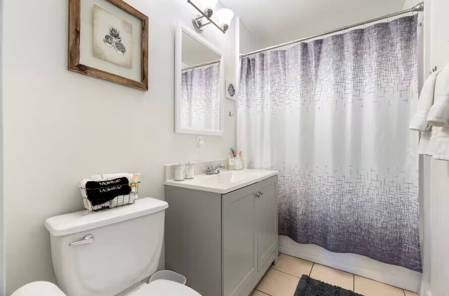 Building Photo - 2340 W Mitchell Dr