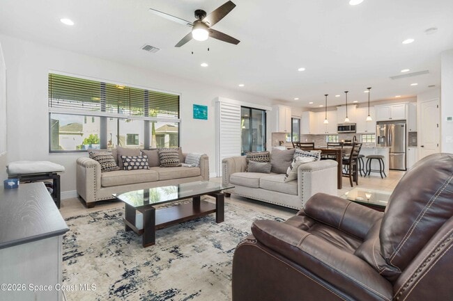 Building Photo - 8212 Paragrass Ave