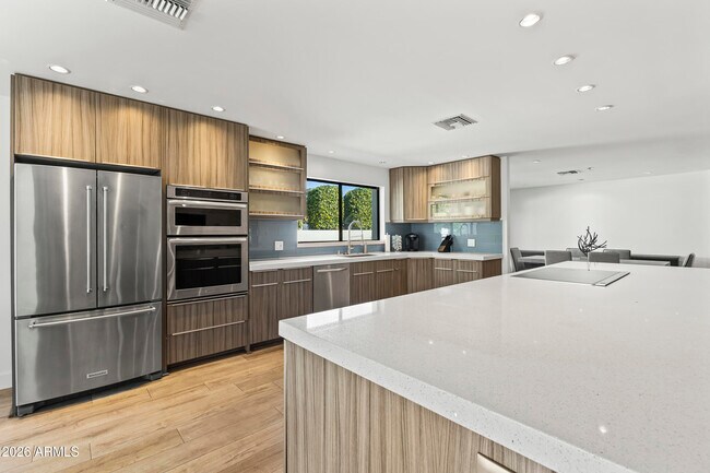 Building Photo - 6834 N 72nd Pl