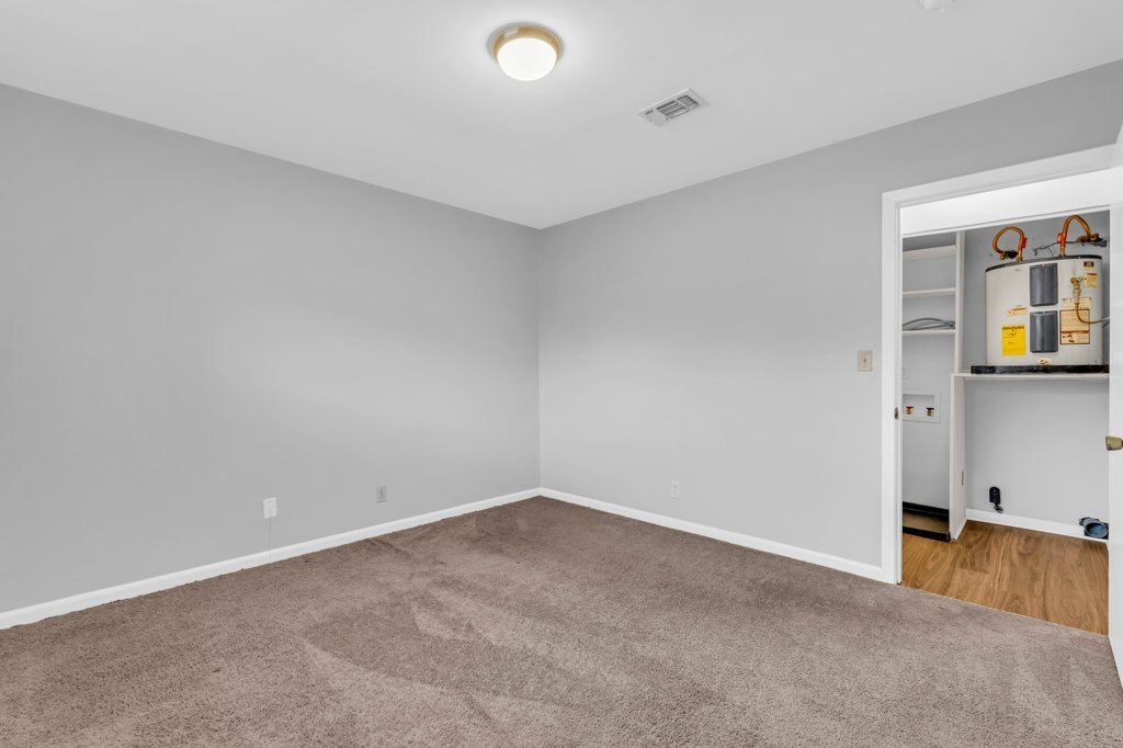 Building Photo - 412 6th St S