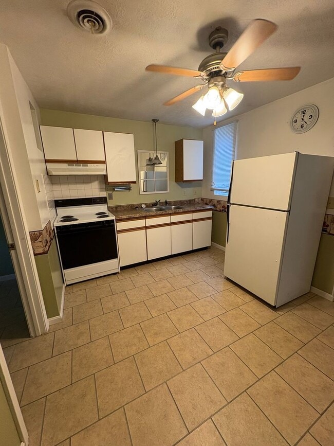 Building Photo - 933 S 4th St