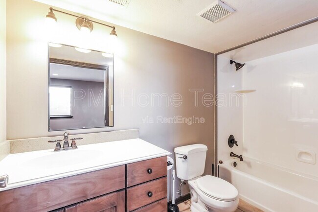 Building Photo - 2361 N 10 W