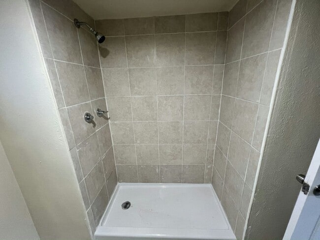 Building Photo - 108 Southland Ct