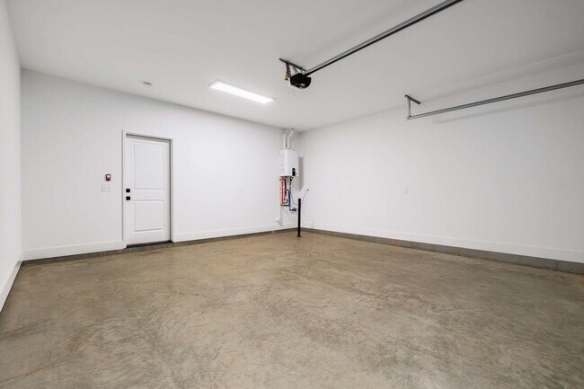 Building Photo - 1806 Lischey Ave