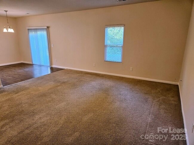 Building Photo - 8119 Paw Club Dr