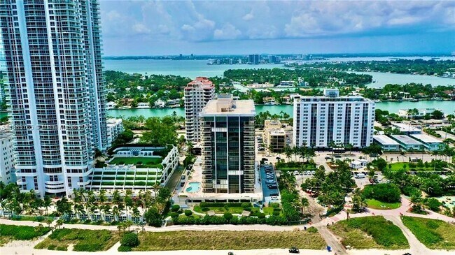 Building Photo - 6423 Collins Ave