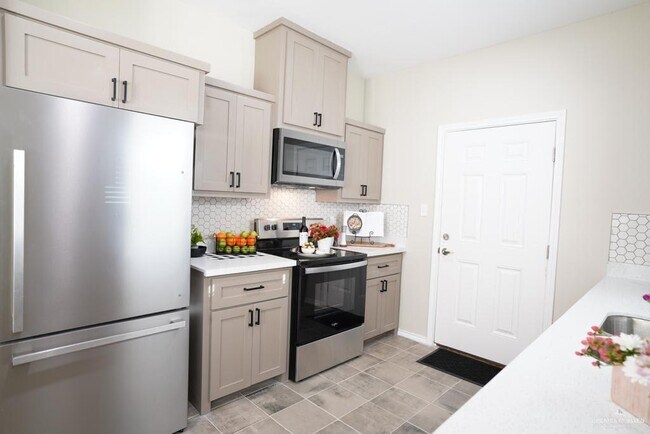 Building Photo - 26 N 59th St