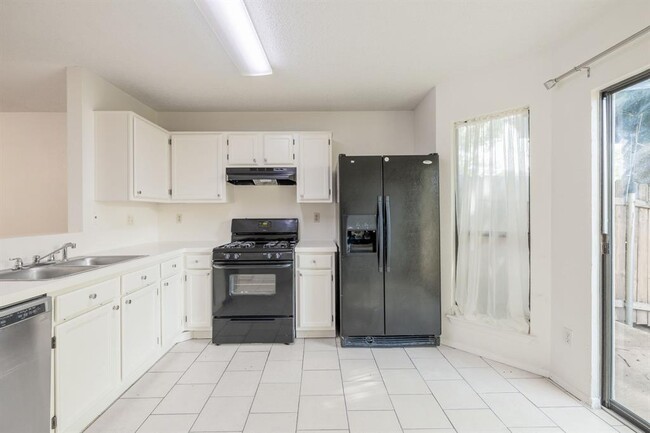 Building Photo - 11901 Swearingen Dr