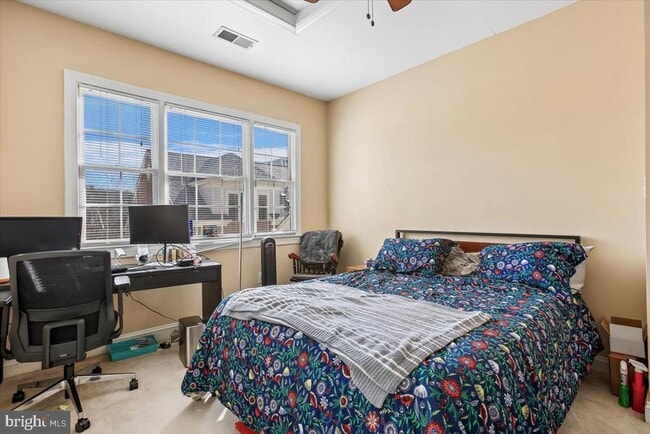 Building Photo - 1053 N Stuart St