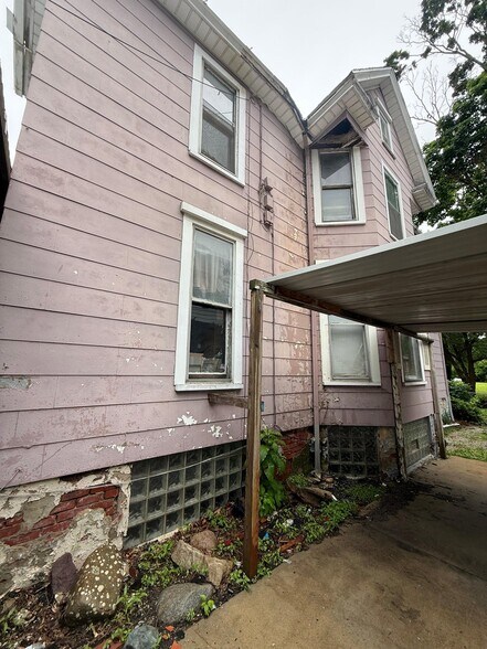 Building Photo - 1595 N Church St