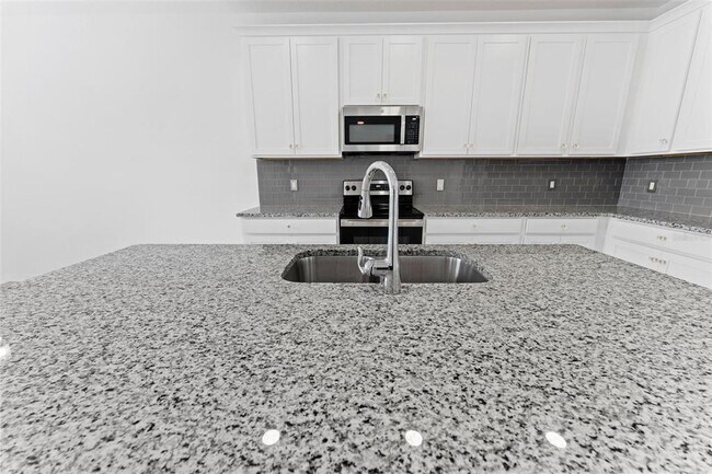 Building Photo - 32034 Sapna Chime Dr