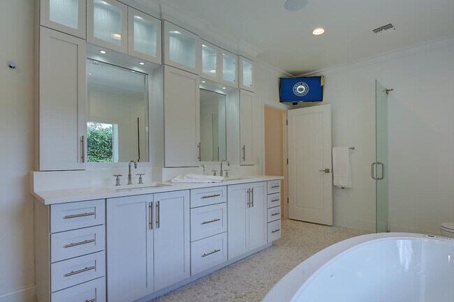 Building Photo - 2299 W Silver Palm Rd