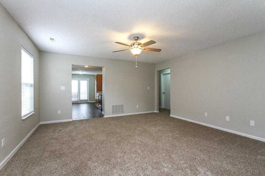 Building Photo - 652 Locust Grove Ln