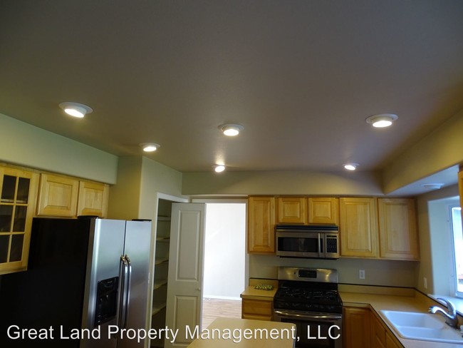 Building Photo - 3 br, 2.5 bath House - 20417 Philadelphia Way