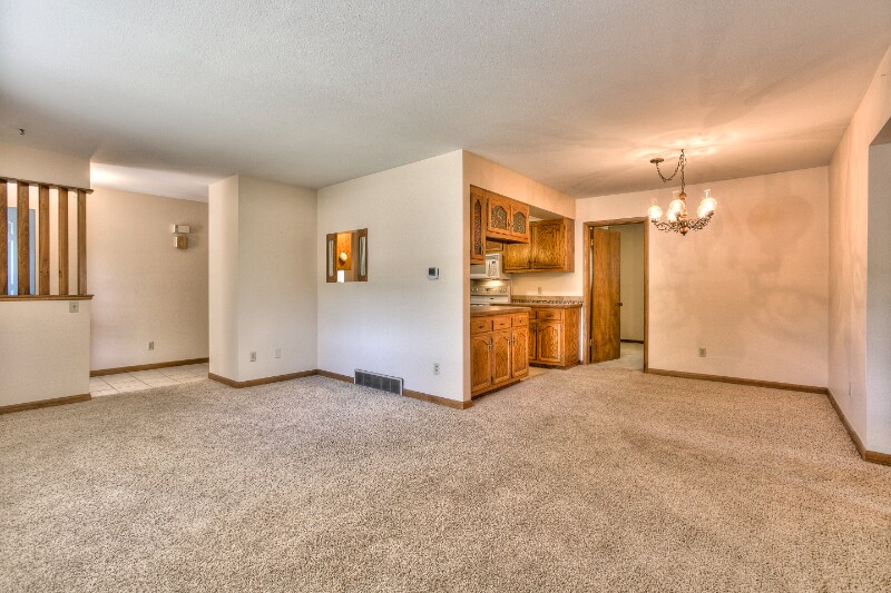 Building Photo - 724 Kimball Rd