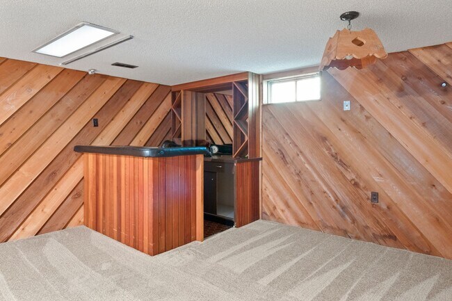 Building Photo - 505 W Ivanhoe Rd