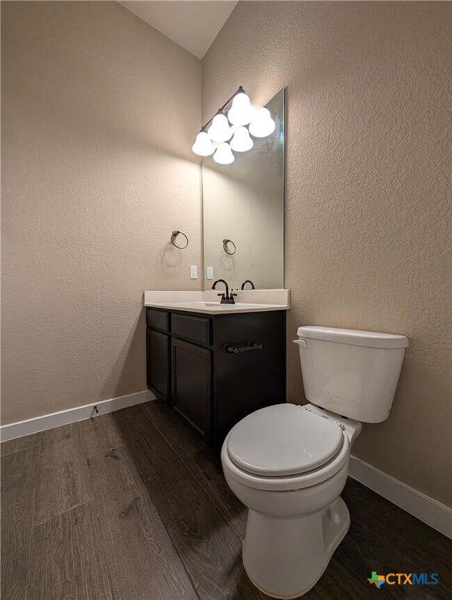 Building Photo - 2213 Avery Village