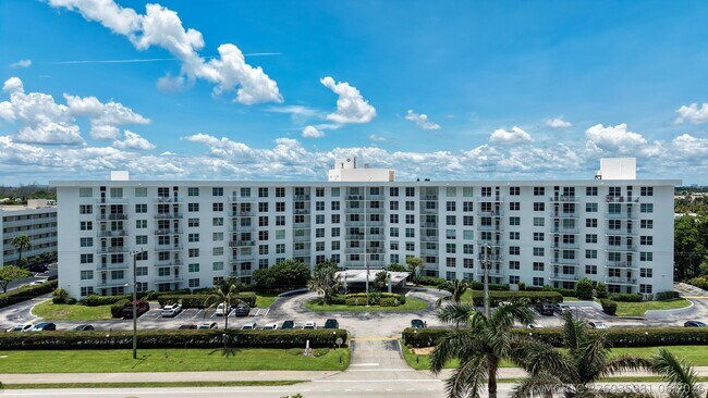 Building Photo - 2851 S Ocean Blvd