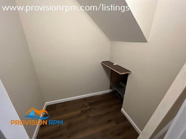 Building Photo - 928 Victory Avenue - C