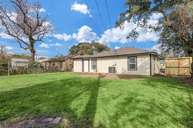 Building Photo - 3918 Cosby St