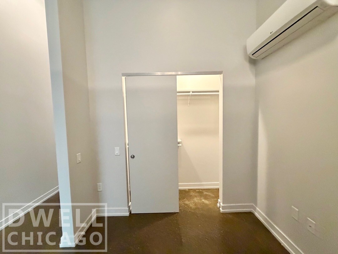 Building Photo - 700 N La Salle Dr