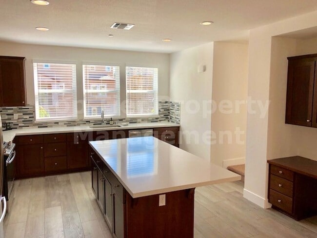 Building Photo - Beautiful tri-level 3 Bd/2.5 Ba, 2000 sf single-family house in Pleasant Hill available December ...