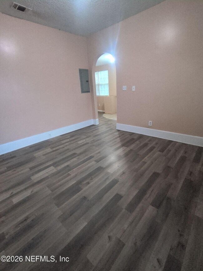 Building Photo - 1319 Steele St