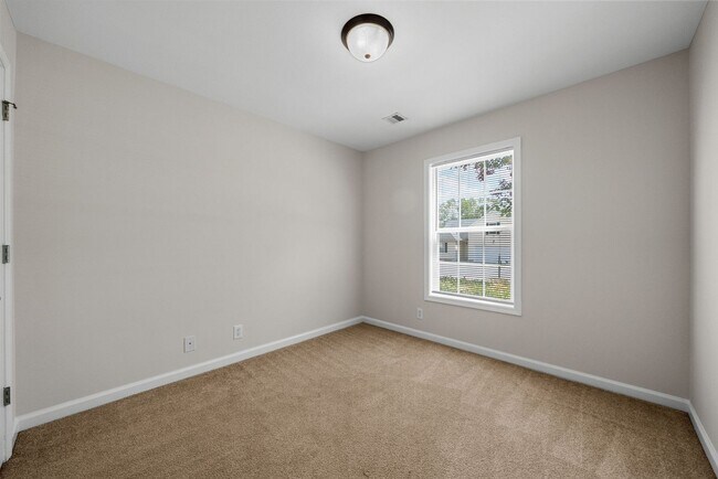 Building Photo - 3 Bedroom Home For Rent Near St. B Area!