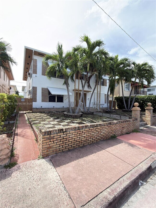 Building Photo - 7336 Carlyle Ave