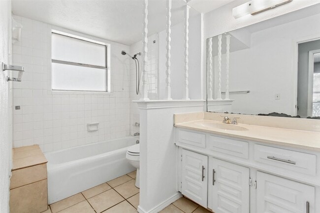 Building Photo - 2732 Parkhaven Dr