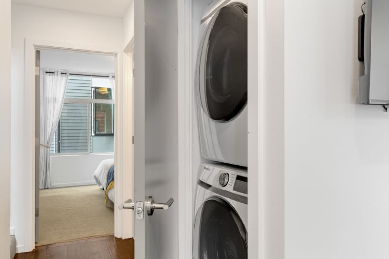 Building Photo - 921 10th Ave E